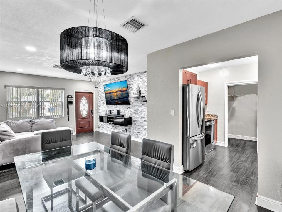 7011 Scott St, Hollywood, Florida 33024