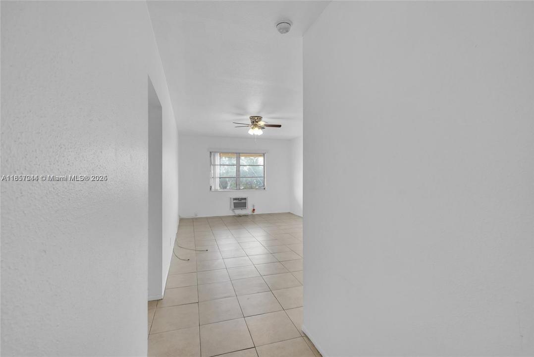 1050 E Sample Rd 309, Pompano Beach, Florida 33064, Estados Unidos