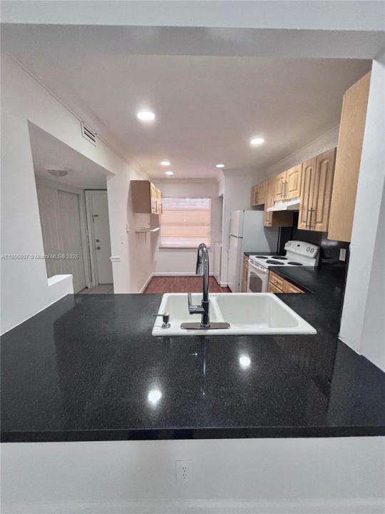 430 Commodore Dr 104, Plantation, Florida 33325