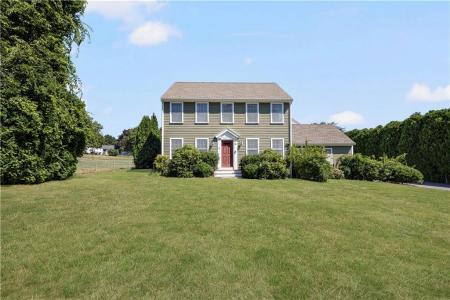 18 Vanderbilt Lane, Portsmouth, Rhode Island 02871