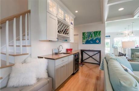 10 Julia Court, Middletown, Rhode Island 02842