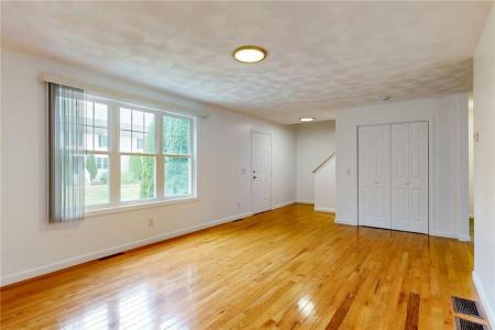 4 Legris Commons Lane 4, West Warwick, Rhode Island 02893, États-Unis