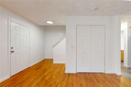 4 Legris Commons Lane 4, West Warwick, Rhode Island 02893, États-Unis
