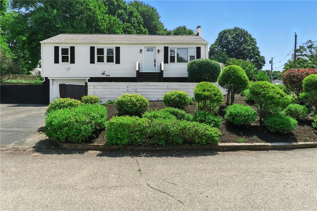 82 Barton Avenue, Warwick, Rhode Island 02889, USA