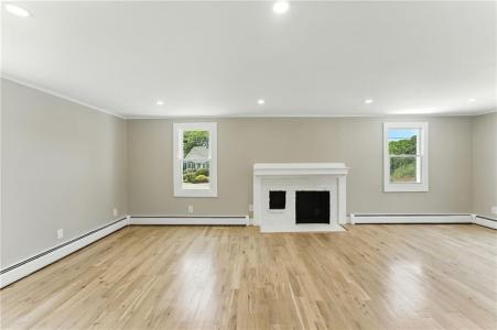 82 Barton Avenue, Warwick, Rhode Island 02889, USA