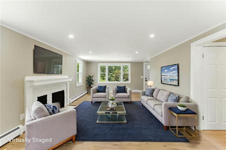 82 Barton Avenue, Warwick, Rhode Island 02889, USA