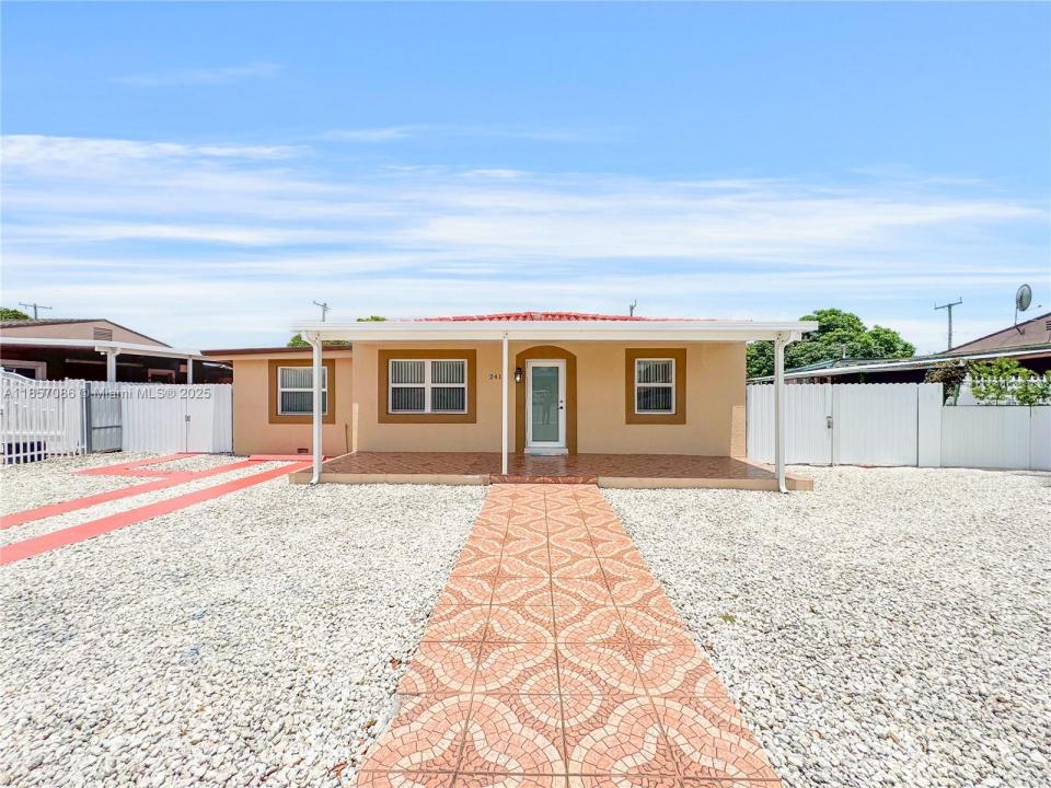 241 E 16th St 241, Hialeah, Florida 33010, Amerika Birleşik Devletleri