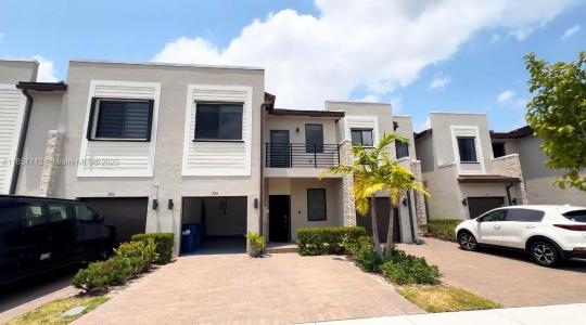 395 NE 211th Ter, Miami, Florida 33179, USA