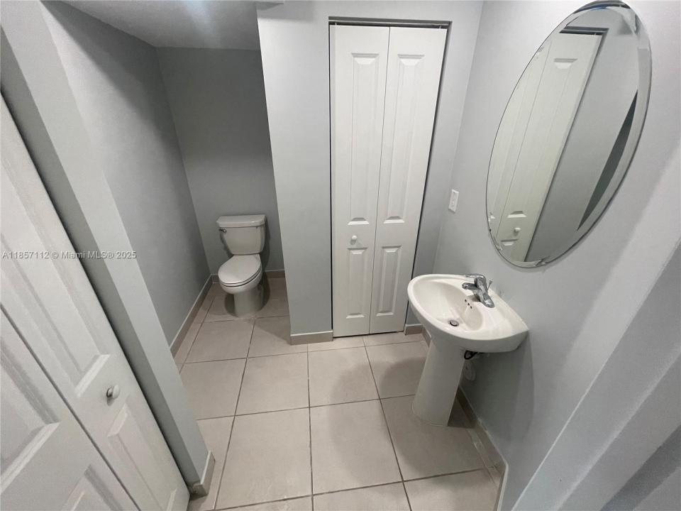 395 NE 211th Ter, Miami, פלורידה 33179, ארצות הברית של אמריקה 