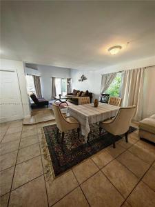 4807 Ponce De Leon Blvd 2, Coral Gables, Florida 33146, USA
