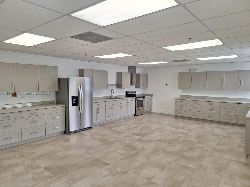 2375 NW 70th Ave #B- 7 B-7, Miami, 佛羅里達州 33122, 美國