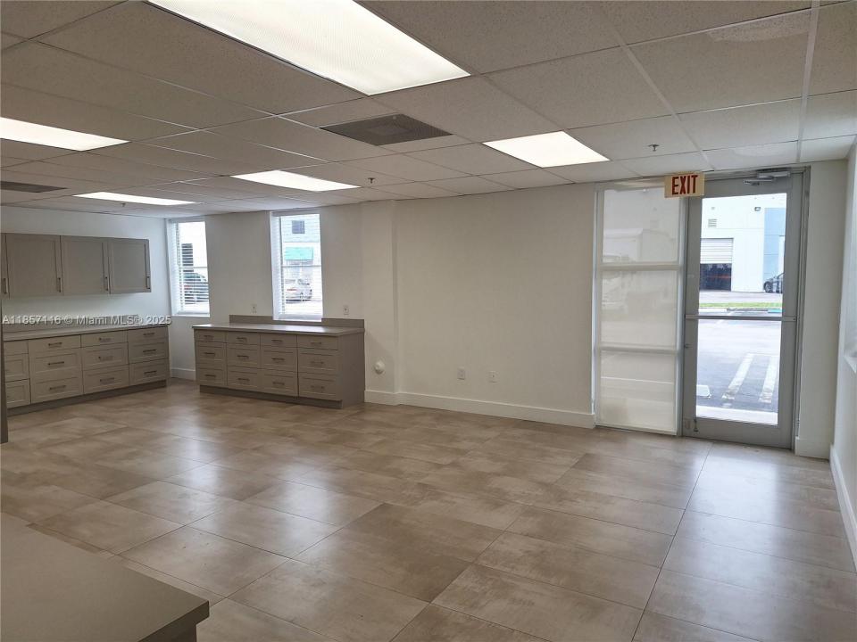 2375 NW 70th Ave #B- 7 B-7, Miami, 佛羅里達州 33122, 美國