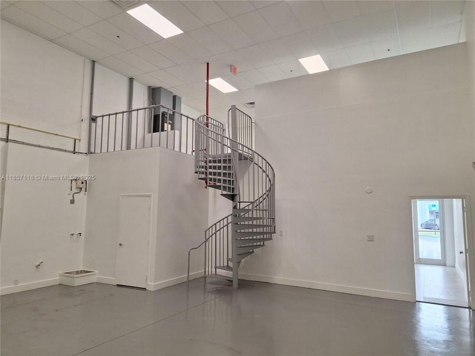 2375 NW 70th Ave #B- 7 B-7, Miami, 佛羅里達州 33122, 美國