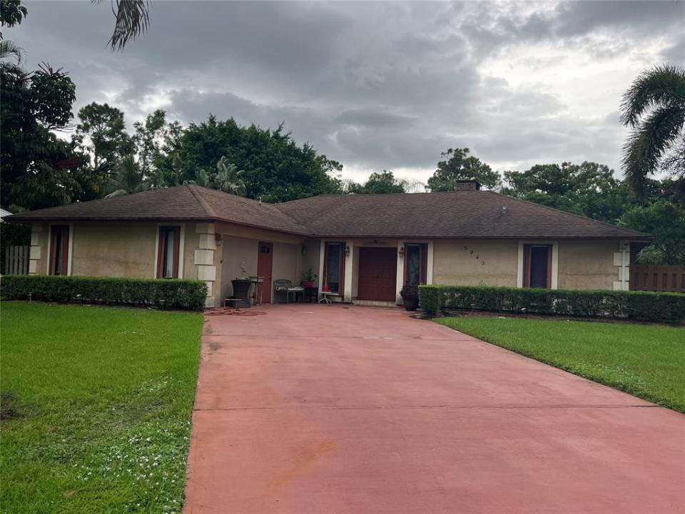 5940 Piney Ct, Greenacres, Florida 33463
