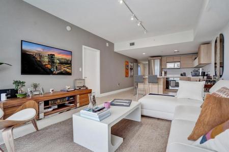 16385 Biscayne Blvd 1518, North Miami Beach, فلوريدا 33160, الولايات المتحدة