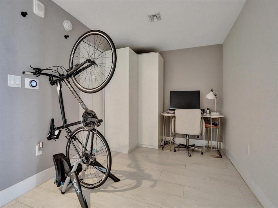 16385 Biscayne Blvd 1518, North Miami Beach, فلوريدا 33160, الولايات المتحدة