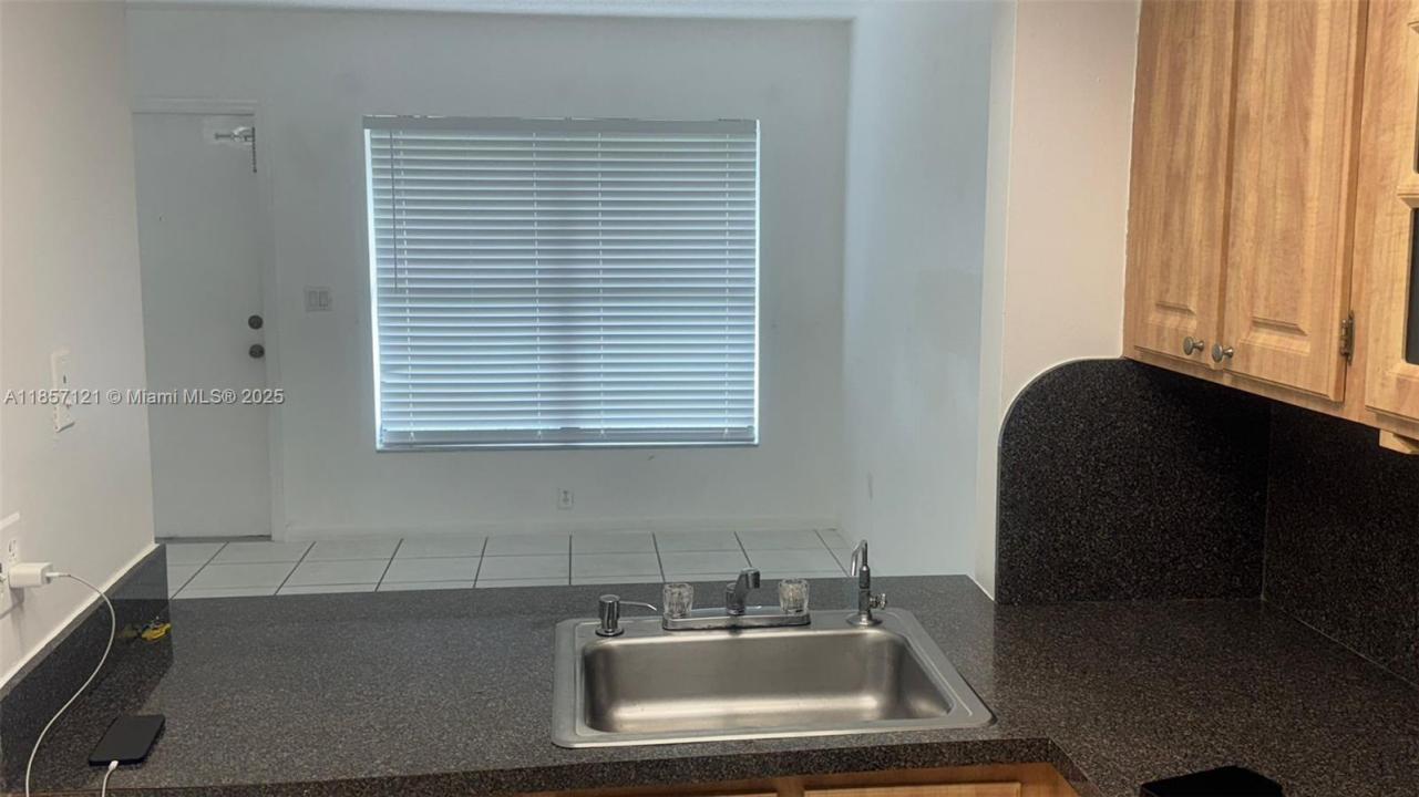 2715 W 66th St 13-21, Hialeah, Florida 33016, Estados Unidos