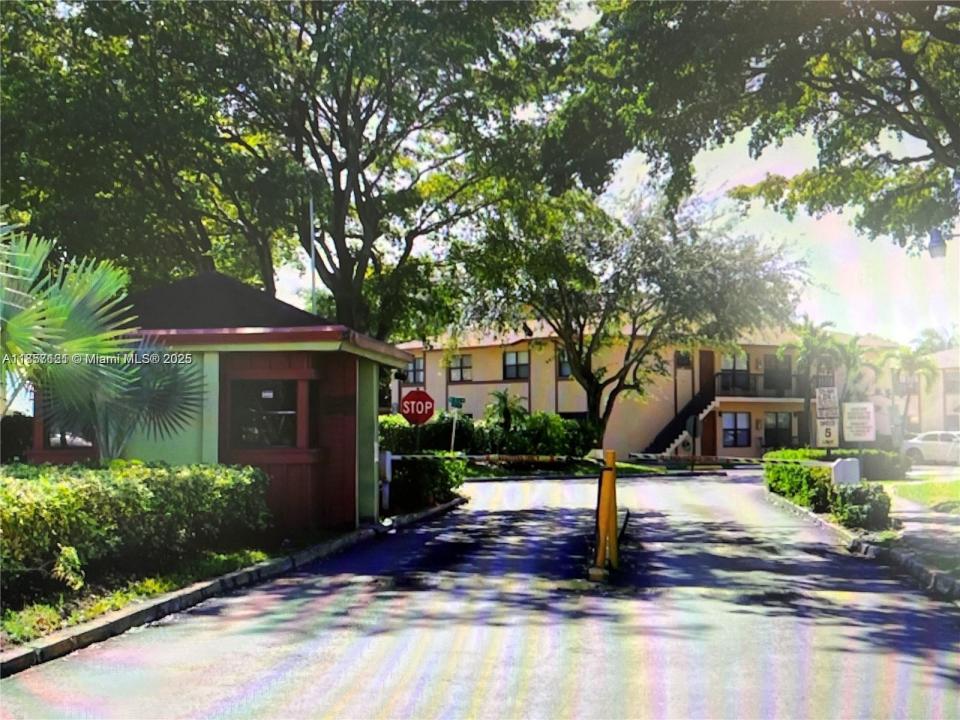 2715 W 66th St 13-21, Hialeah, Florida 33016, Estados Unidos