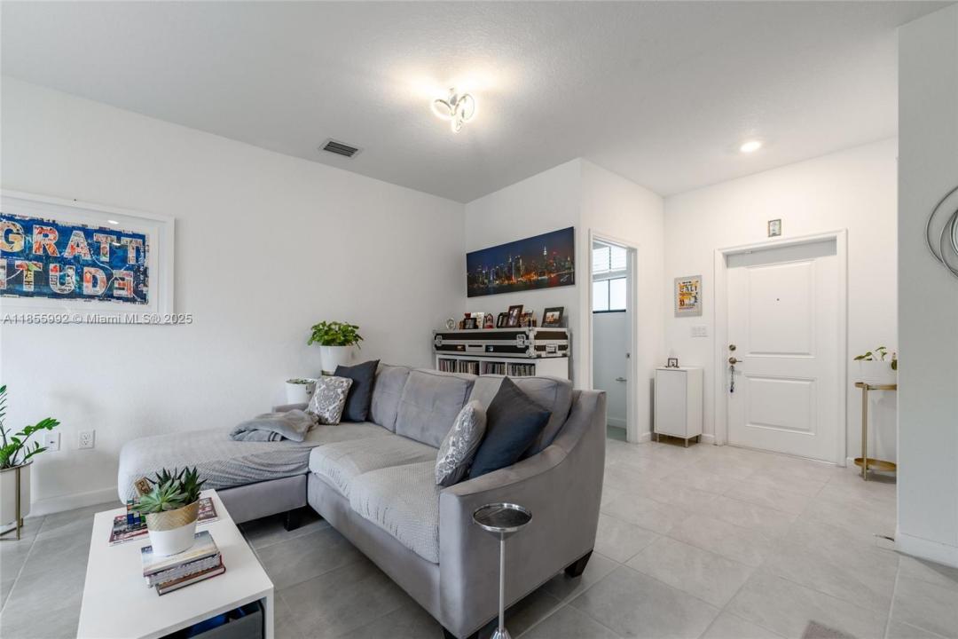561 NW 204th St, Miami Gardens, Floride 33169, États-Unis