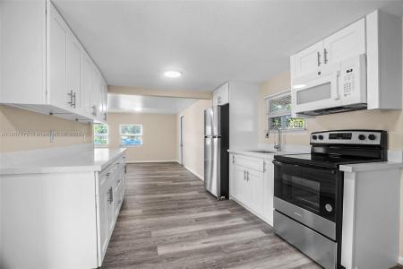 212 SW 11th St A, Dania Beach, Florida 33004, USA
