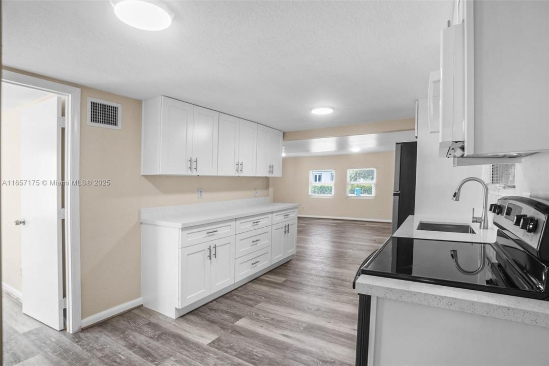 212 SW 11th St A, Dania Beach, 佛罗里达州 33004, 美国