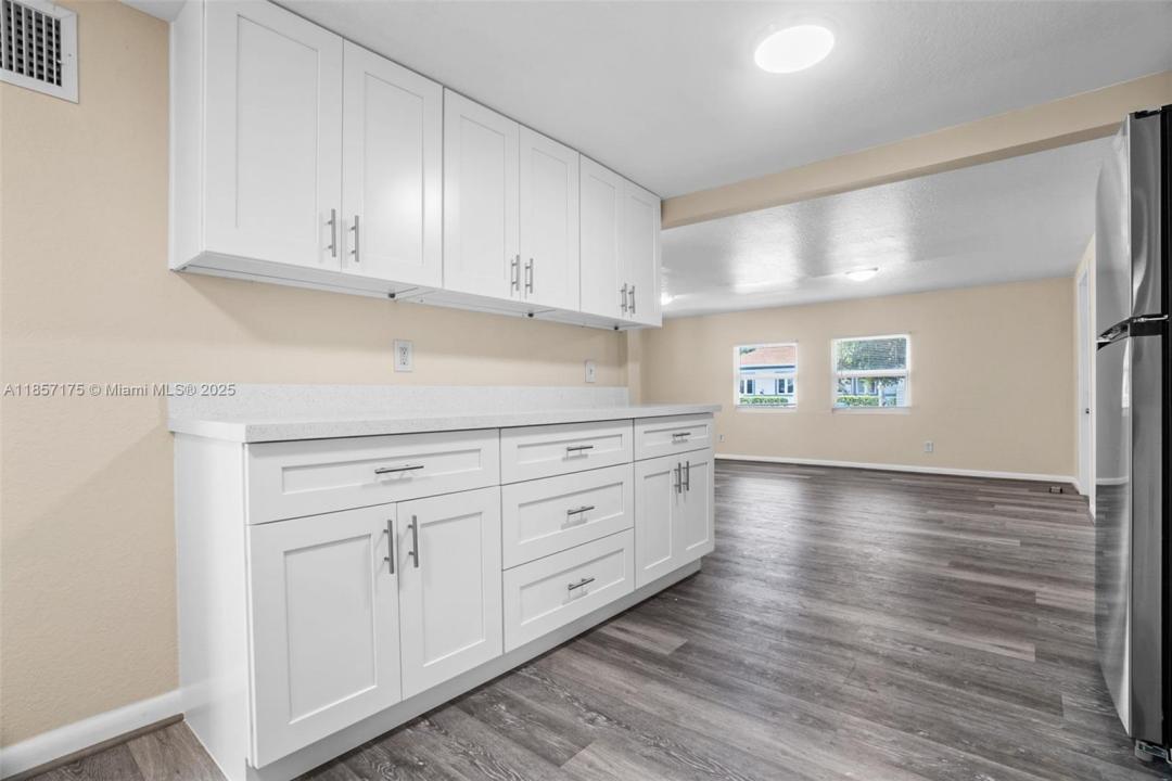 212 SW 11th St A, Dania Beach, 佛罗里达州 33004, 美国