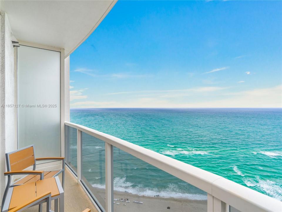 18001 Collins Ave 811, Sunny Isles Beach, Floryda 33160, USA
