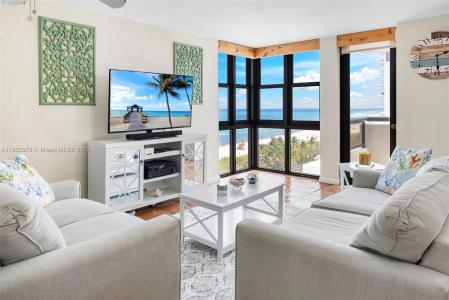 2555 Collins Ave 1414, Miami Beach, Florida 33140, USA