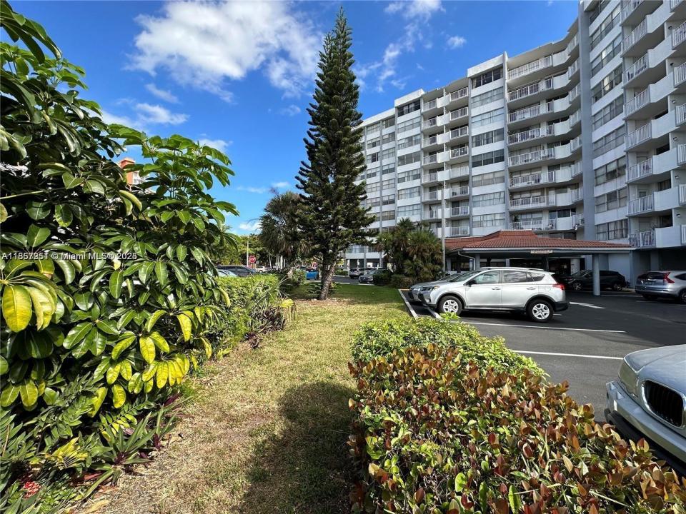 1300 NE Miami Gardens Dr 303E, Miami, Флорида 33179, Соединенные Штаты
