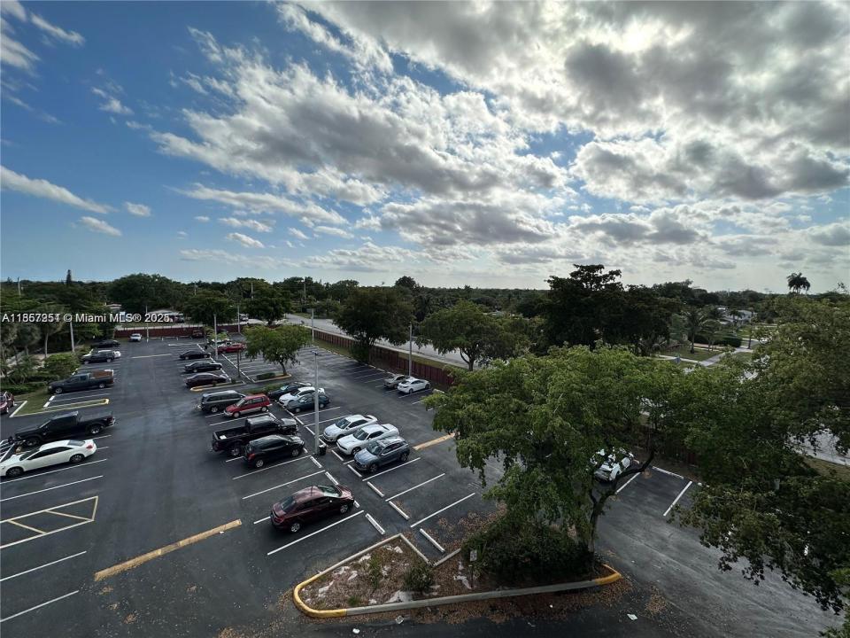1300 NE Miami Gardens Dr 303E, Miami, Флорида 33179, Соединенные Штаты