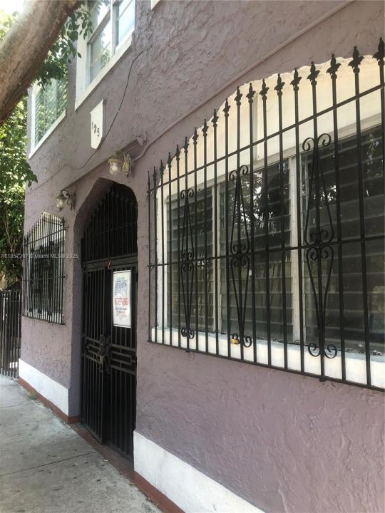 125 NW 7th Ave, Miami, Florida 33128, Stati Uniti