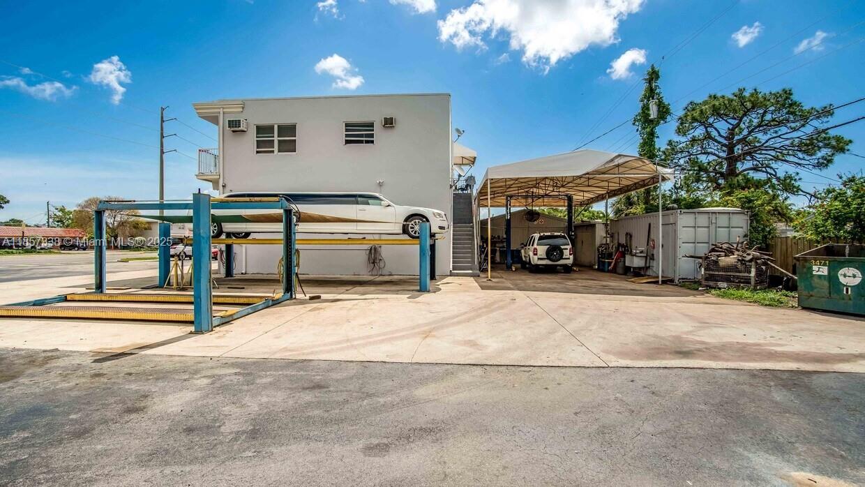 250 NE 44th St, Oakland Park, فلوريدا 33334, الولايات المتحدة