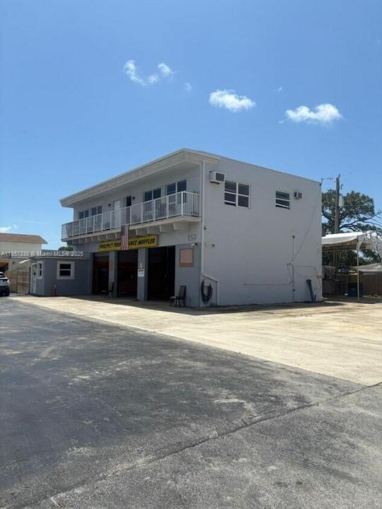 250 NE 44th St, Oakland Park, فلوريدا 33334, الولايات المتحدة