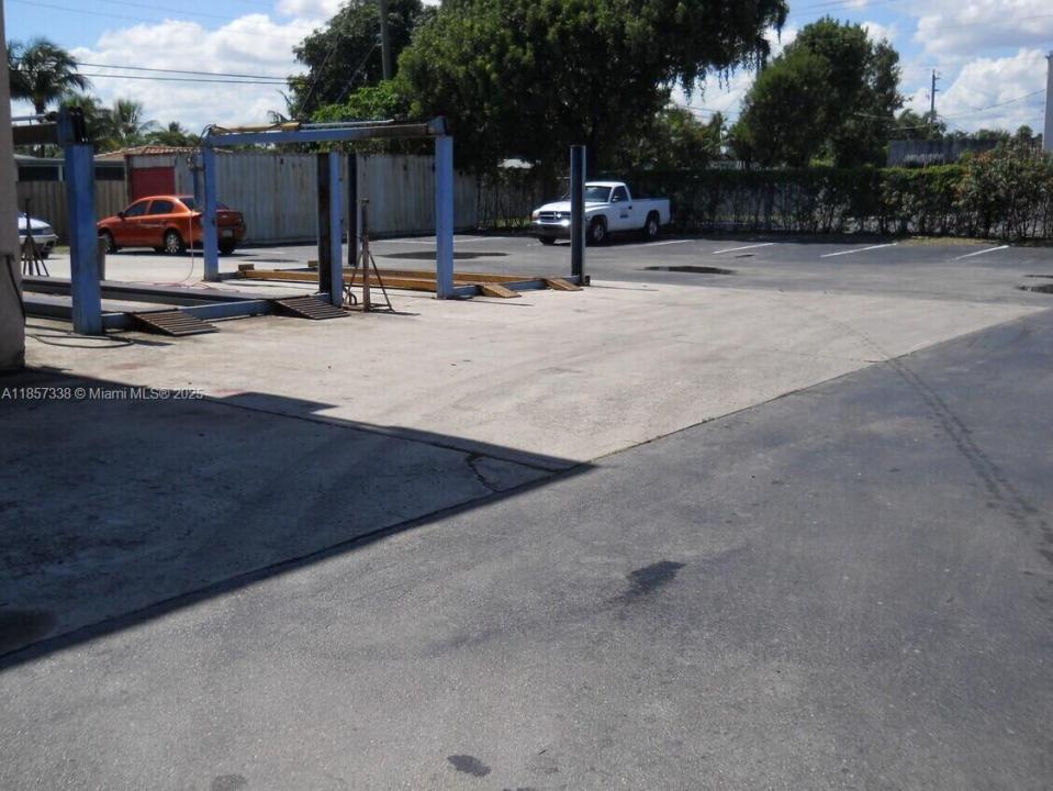250 NE 44th St, Oakland Park, فلوريدا 33334, الولايات المتحدة
