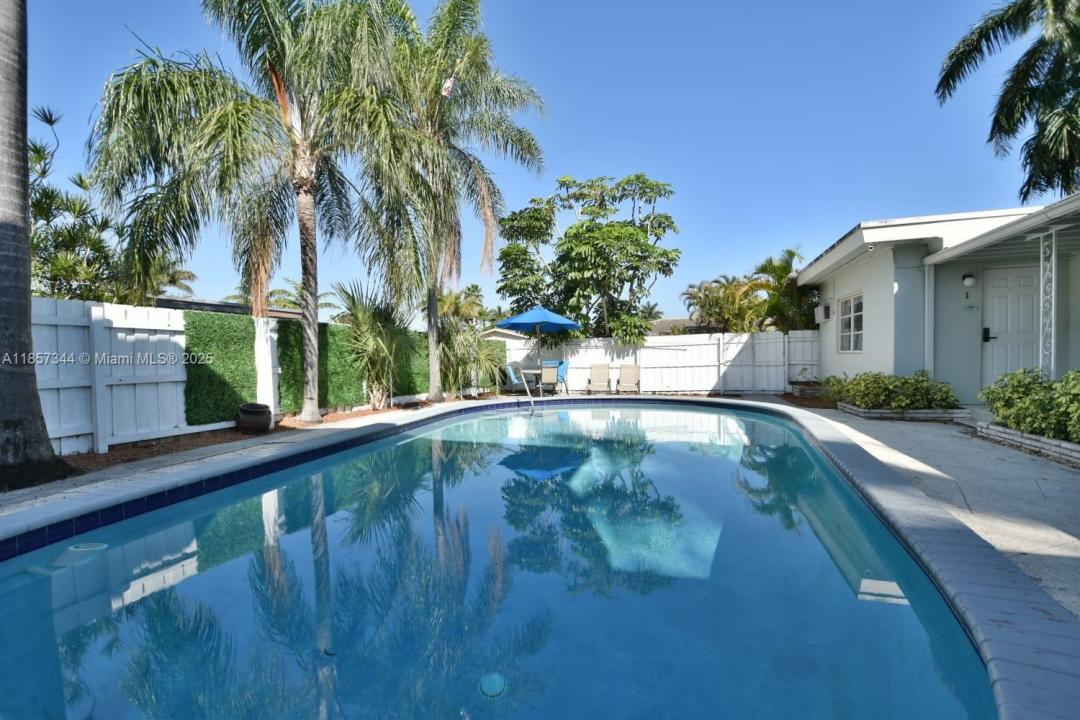 250 SE Park St 4, Dania Beach, Florida 33004