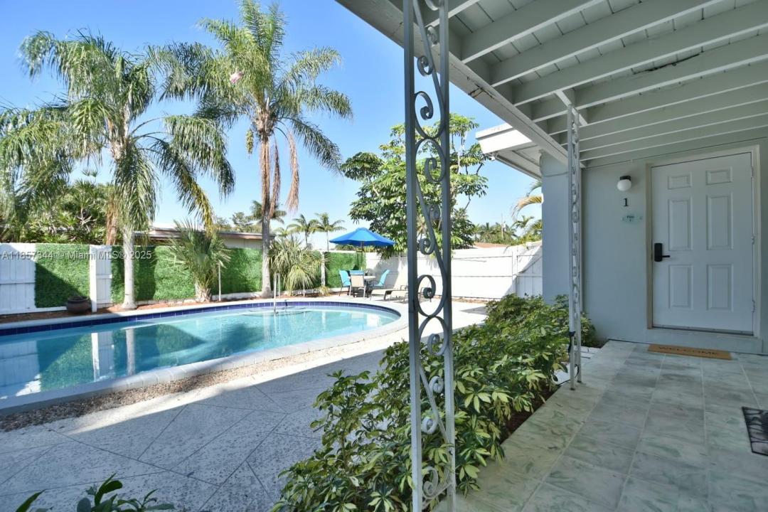 250 SE Park St 4, Dania Beach, Florida 33004