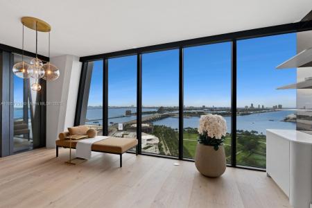 1000 Biscayne Blvd 2402, Miami, Florida 33132, USA