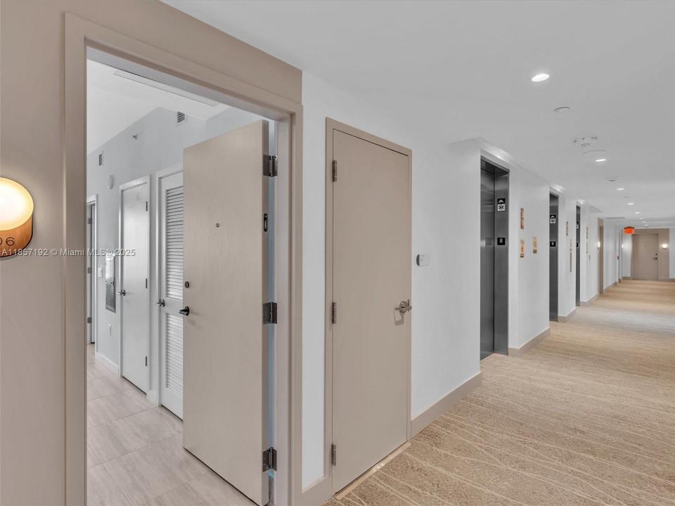 580 72nd St 806, Miami Beach, フロリダ 33141, アメリカ合衆国