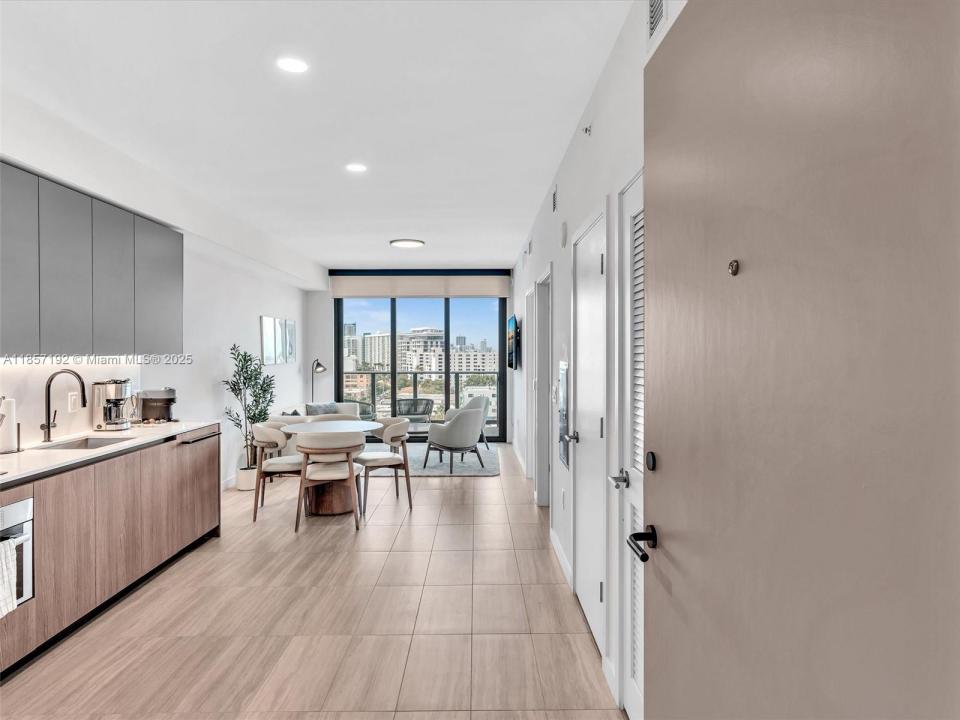 580 72nd St 806, Miami Beach, フロリダ 33141, アメリカ合衆国