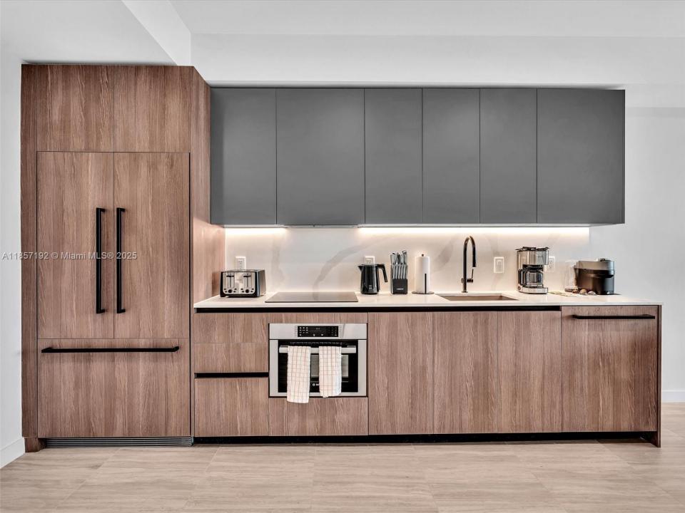 580 72nd St 806, Miami Beach, フロリダ 33141, アメリカ合衆国