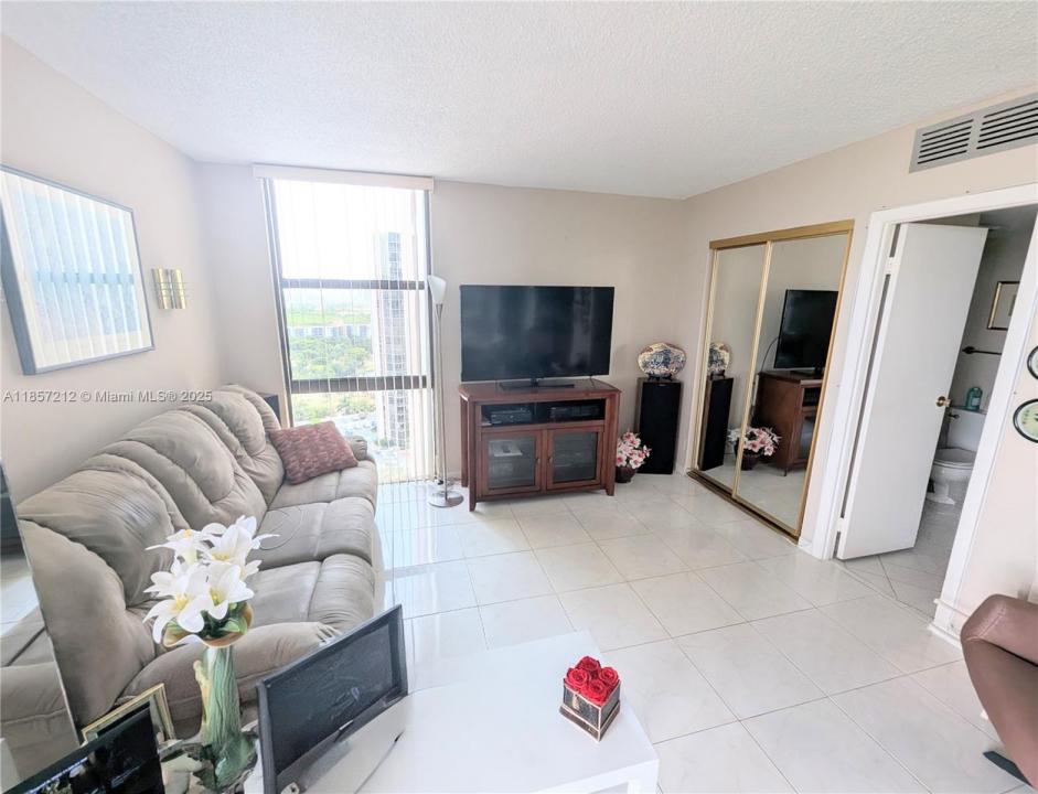 20335 W Country Club Dr 2102, Aventura, Florida 33180