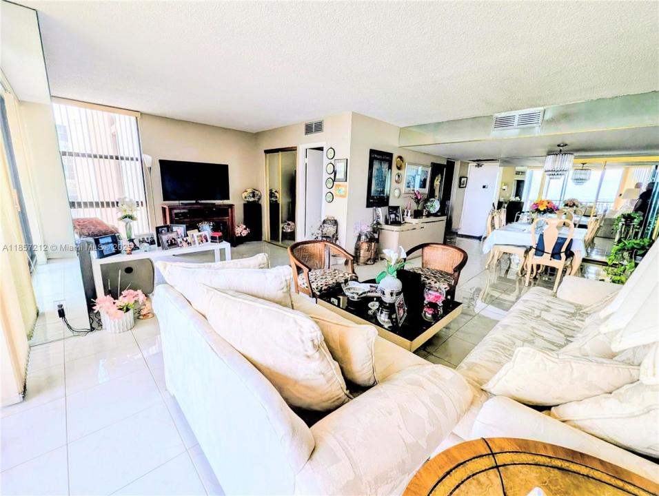 20335 W Country Club Dr 2102, Aventura, Florida 33180