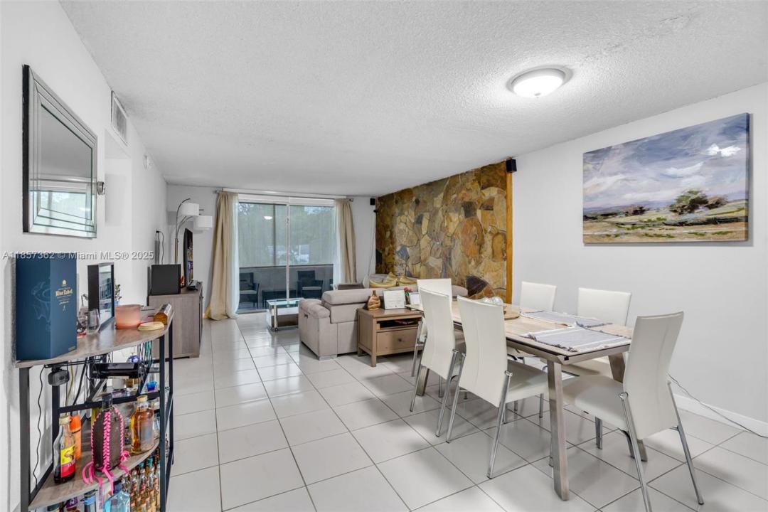 8501 NW 8th St 105, Miami, フロリダ 33126, アメリカ合衆国