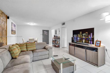 8501 NW 8th St 105, Miami, Florida 33126, USA