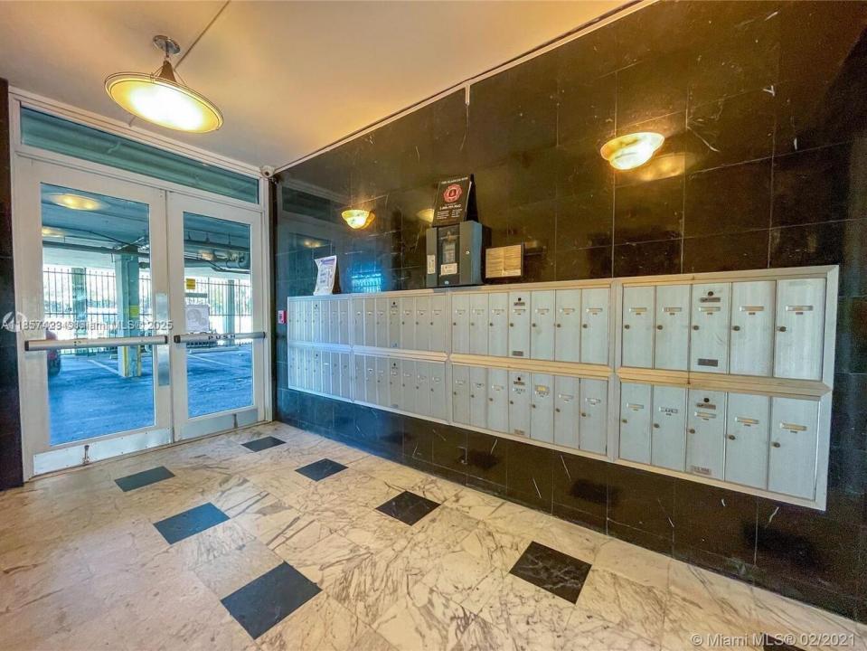 8233 Harding Ave 204, Miami Beach, פלורידה 33141, ארצות הברית של אמריקה 