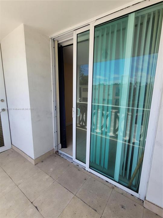 8233 Harding Ave 204, Miami Beach, פלורידה 33141, ארצות הברית של אמריקה 