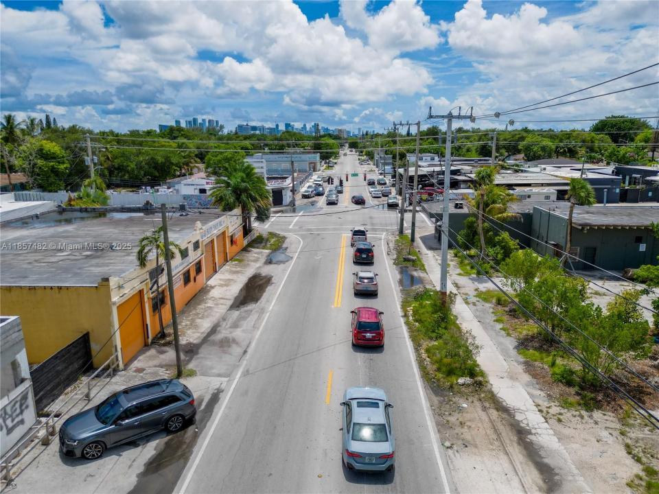 195 NW 71st St, Miami, 佛罗里达州 33150, 美国