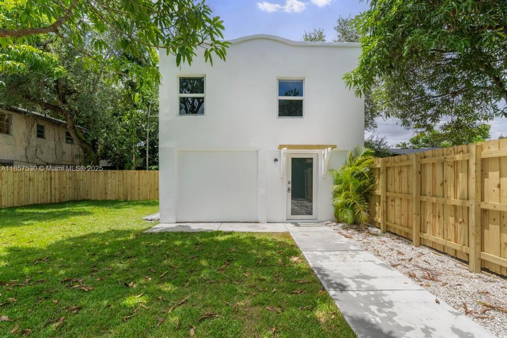 1116 NW 51st Ter REAR, Miami, Florida 33127, Estados Unidos