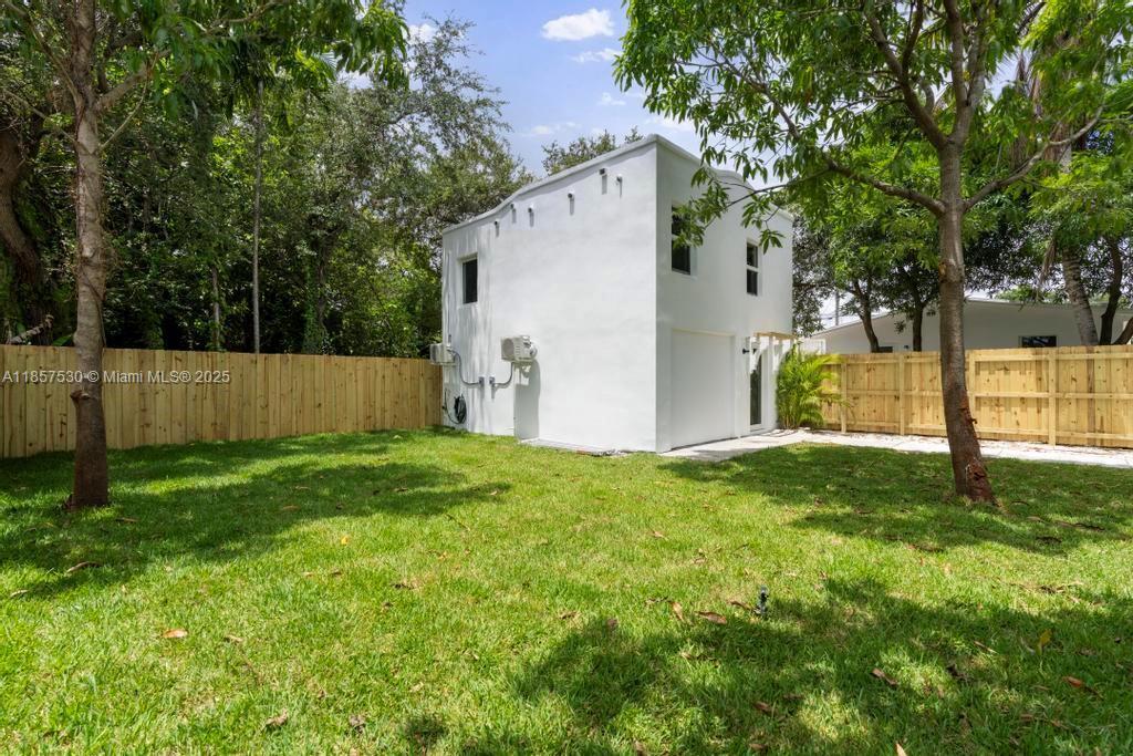 1116 NW 51st Ter REAR, Miami, Florida 33127, Estados Unidos