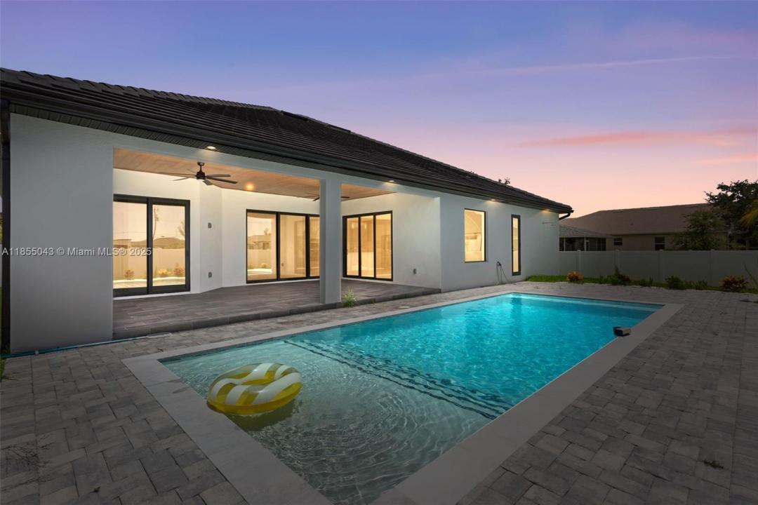 10 SW 33RD AVE, Other City - In The State Of Florida, פלורידה 33991, ארצות הברית של אמריקה